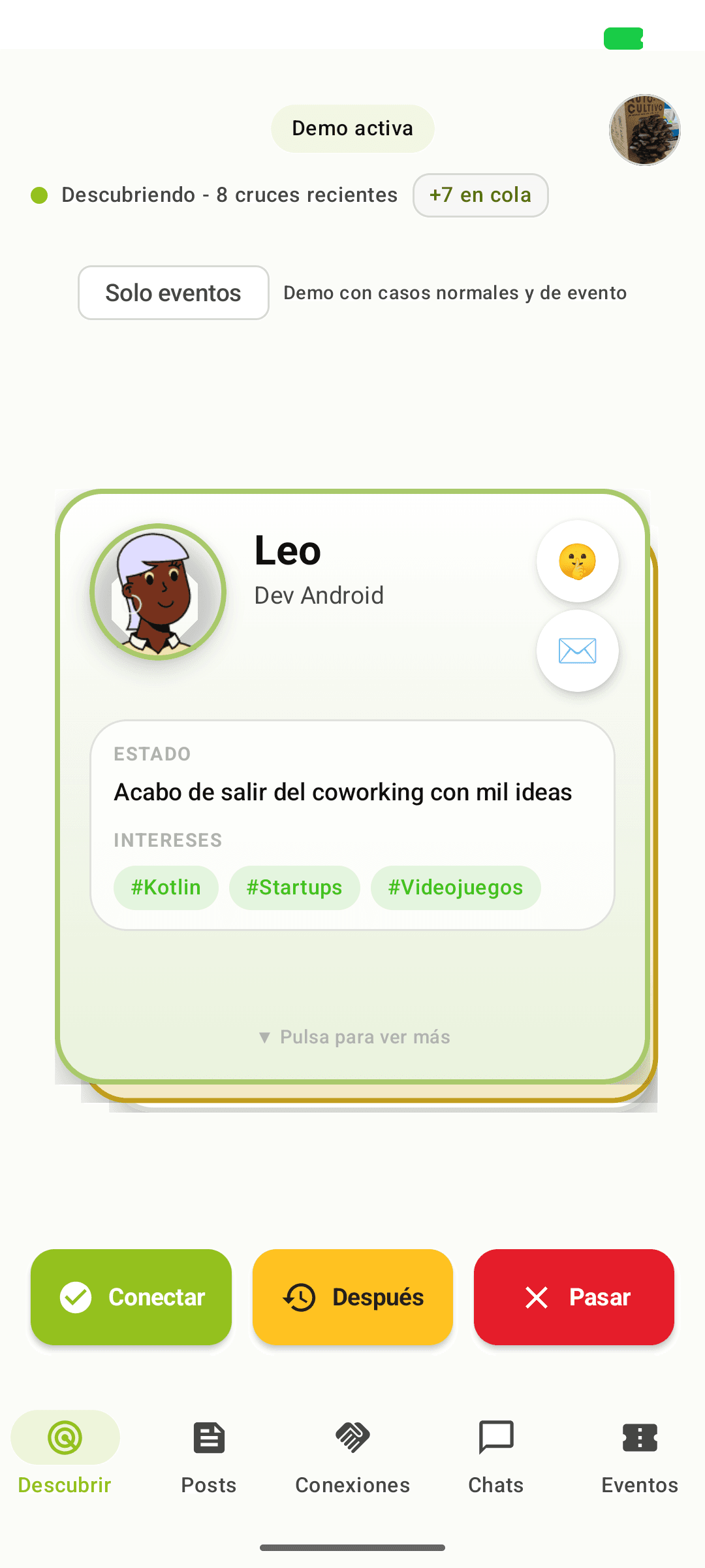 Captura de la app Heyhop mostrando una tarjeta social de descubrimiento por proximidad